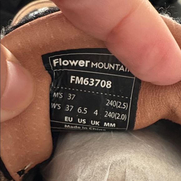 NWT Flower Mountain Yamano 3 Sneaker in Cappuccino Black - Picture 13 of 13